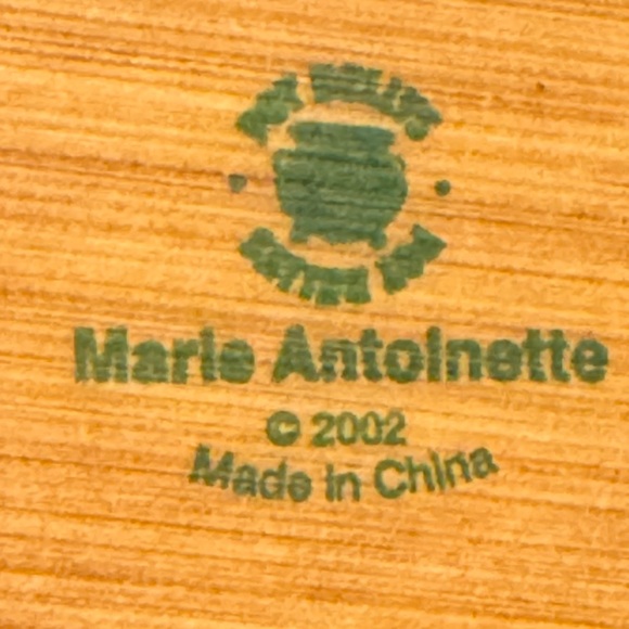 Harmony Kingdom Ball Historical Pot Belly Marie Antoinette. Excellent condition. - Picture 7 of 7